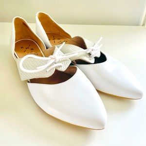 KMB White Flats Size 38 EUC